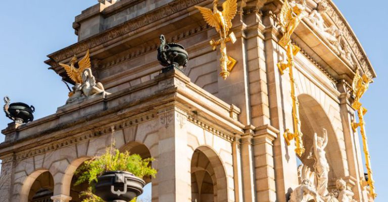 Parks Barcelona - Stairway leading to historical sight with bronze statues