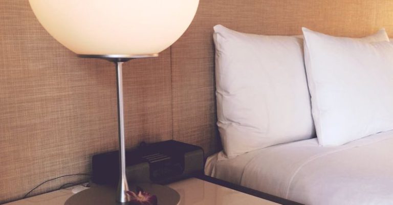 Family Stay Barcelona - Silver and White Desk Lamp Beside Bed