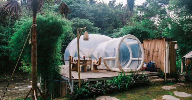 Camp Nou Stay - Exterior of cute bubble tent in tropical garden