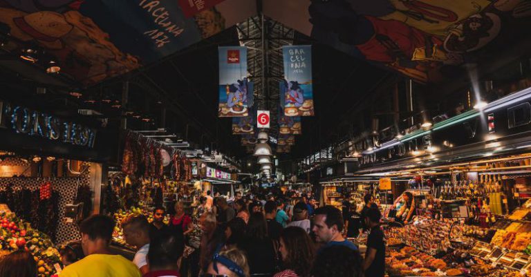 Shopping Barcelona - People on Market
