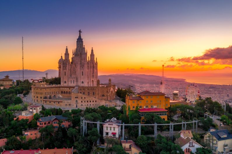 Barcelona - cathedral on hill