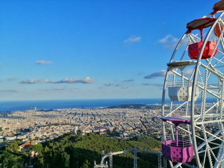 Barcelona - red and white metal frame